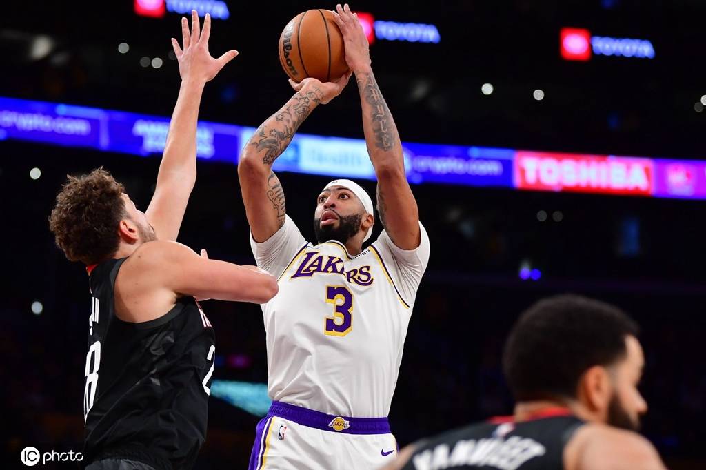 浓眉哥迎来二十赛季高光表现，中国队球迷沸腾！(浓眉哥在nba什么水平)-半岛体育app